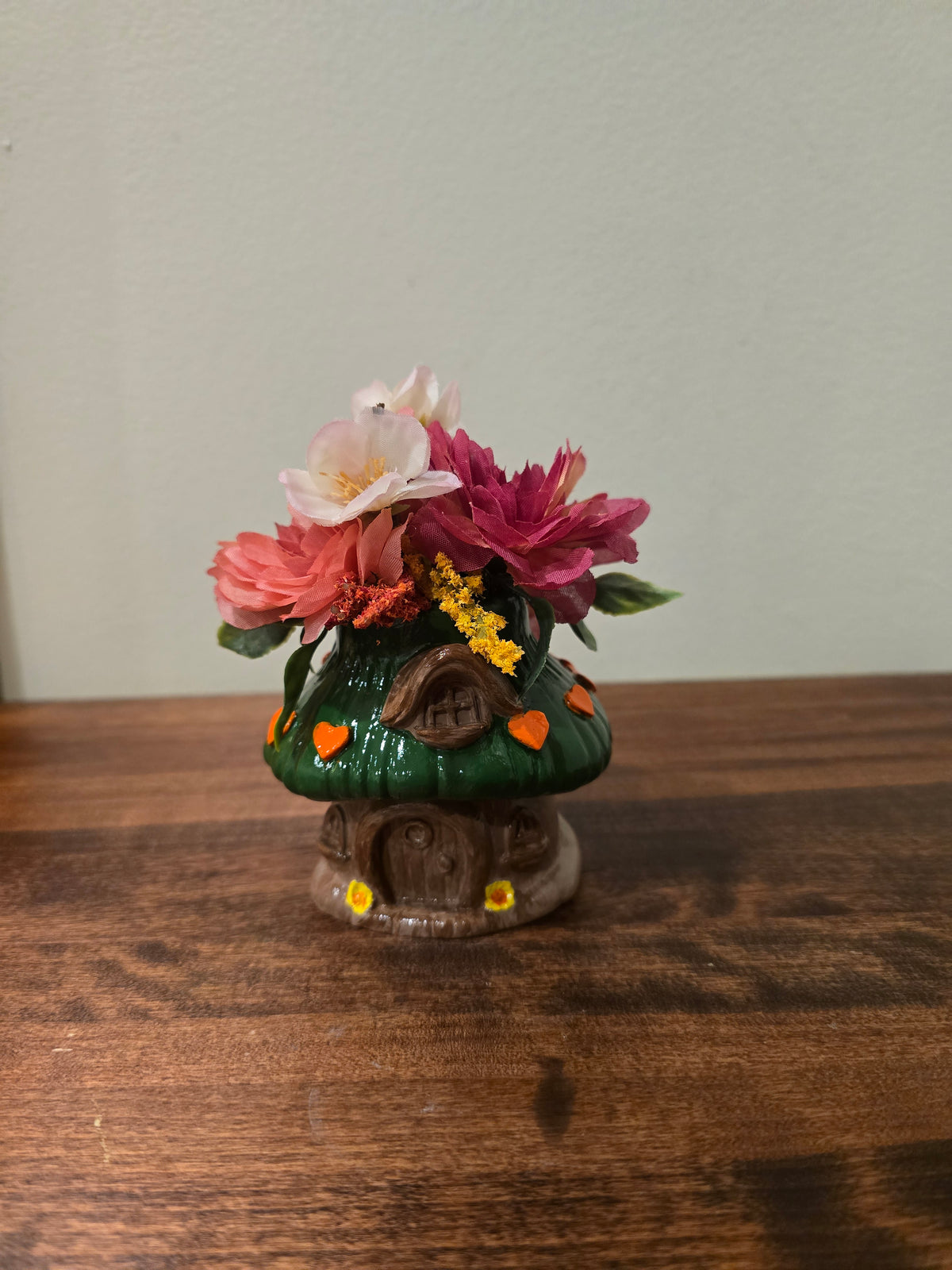 Mini Mushroom House Figurine Multicolor Floral Top Flowers Hearts Decorative